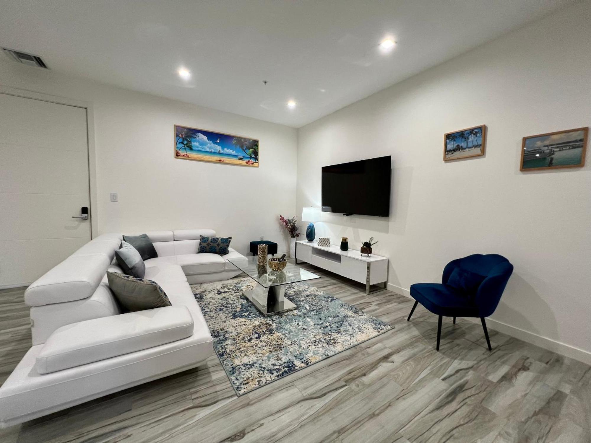 The Cove - Condo Hotel - Palm Beach Strip Room photo