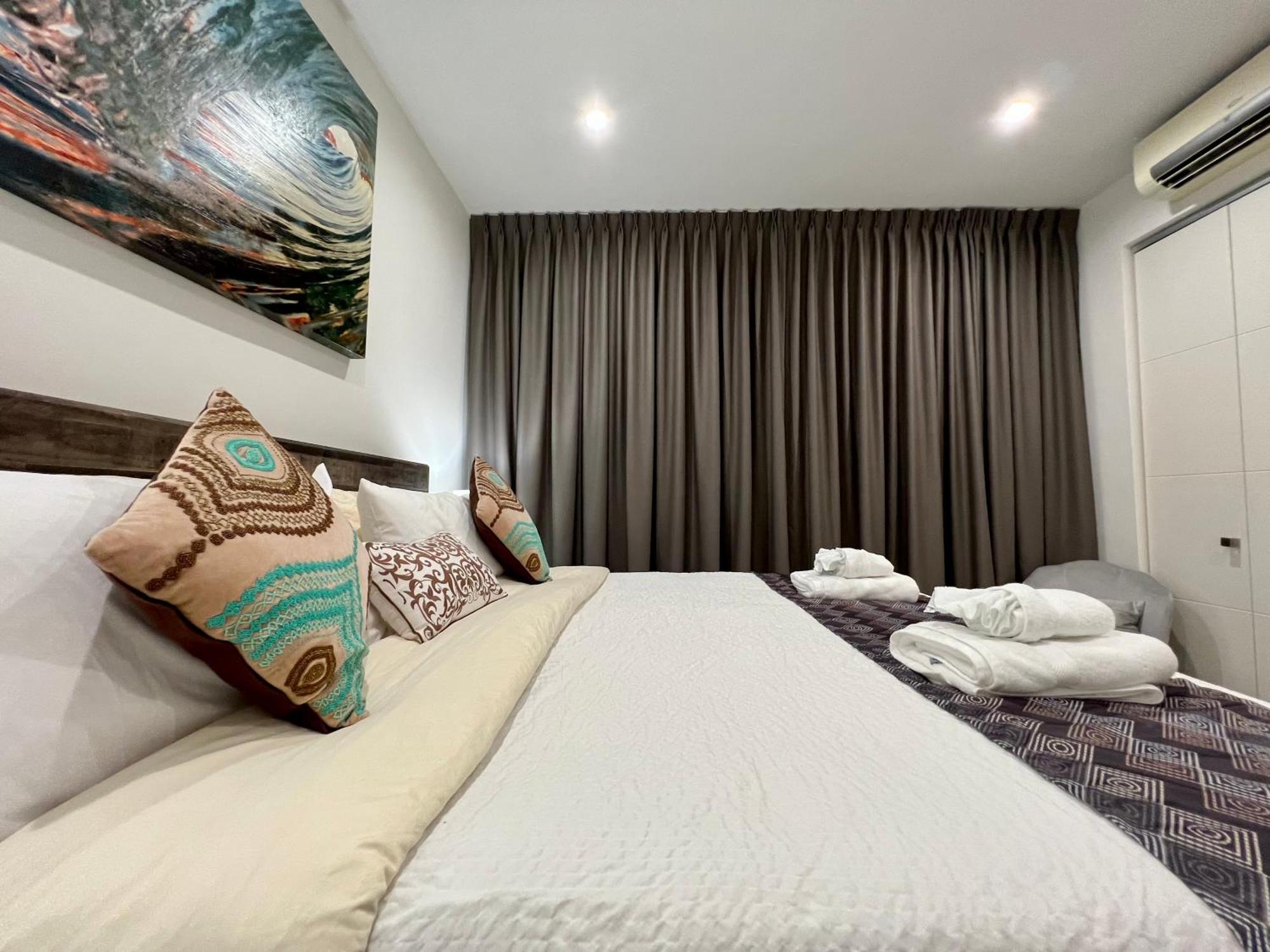 The Cove - Condo Hotel - Palm Beach Strip Room photo